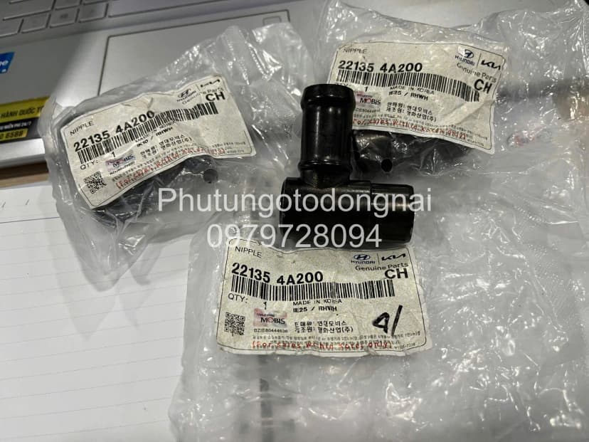 Phụ kiện 221354A200 co nước nắp máy ra két EGR