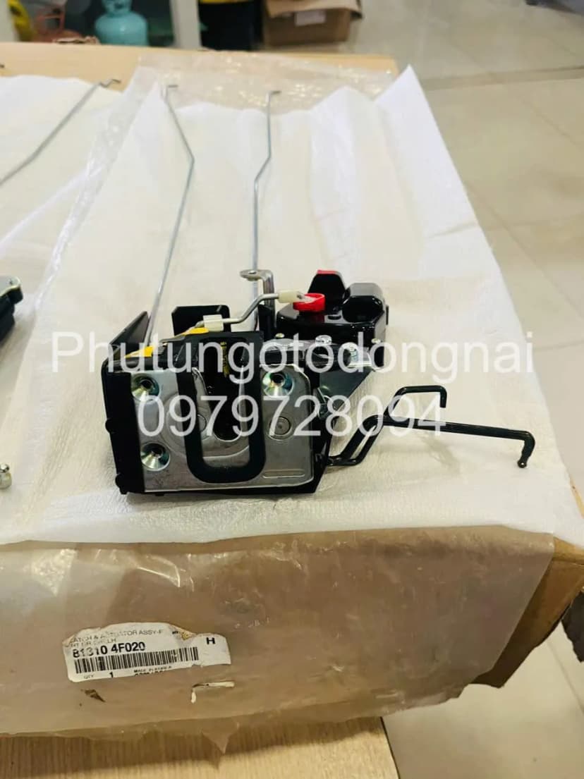 Phụ kiện 813104F020 ổ khóa ngậm cửa trái (zắc điện 5c)