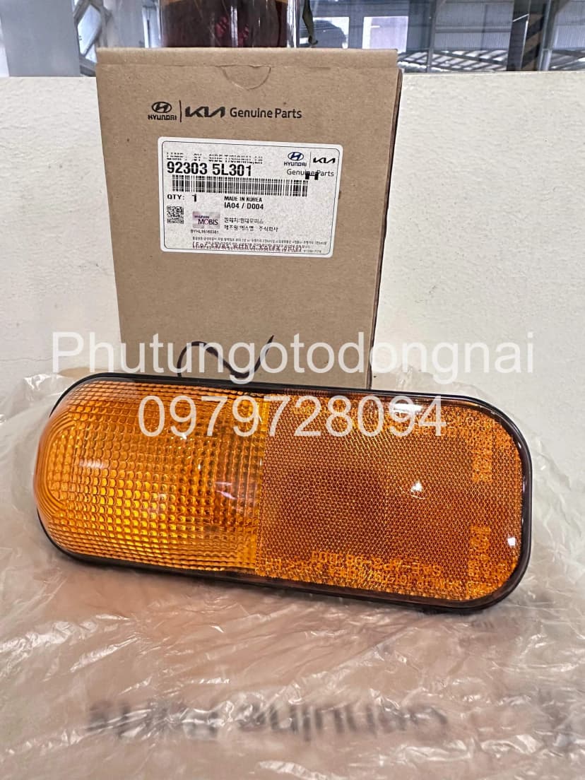 Phụ kiện 923035L301 đèn xi nhan cửa