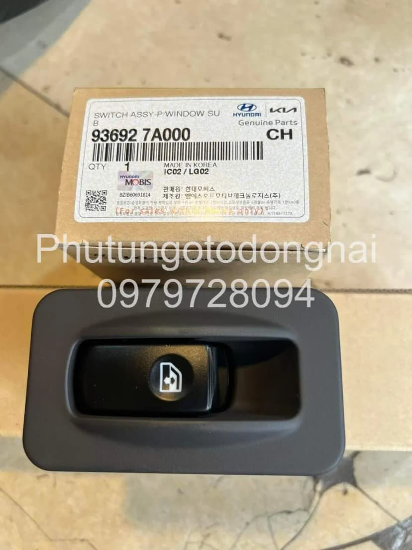 Phụ kiện 936927A000 công tắc nâng hạ kính cửa phải